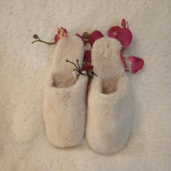 Express Faux Fur Cozy Slipper - Picture 5 of 6